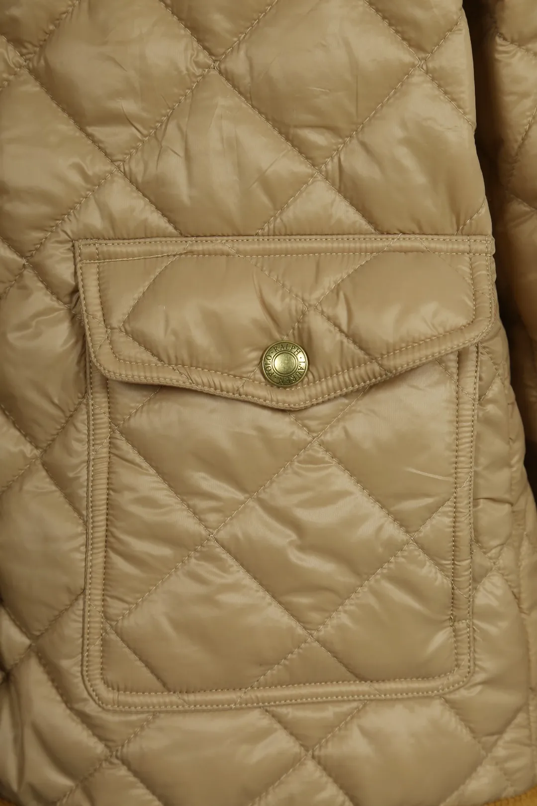 P350 Actual Photos [Popular in Winter] Style Number: 24376# Color: Milk White/Navy Blue/Khaki/Black/Gray Green Size: S to Soft and comfortable✅ - Customized double-circle brand hardware buckle back waist with freely adjustable elastic design✅ - RL three-color diamond-shaped cotton jacket, 100% restoration, corduroy strips running through the whole body, no knots and no overlaps, artificial curling, fine workmanship, highly recommended, rare cotton jacket that does not look bloated, can be worn as an inner layer in the north, multiple neckwear styles, elastic waistline on the back, freely adjustable waist, matt memory technology on the face, with a cotton feel, not to be missed, highly recommended